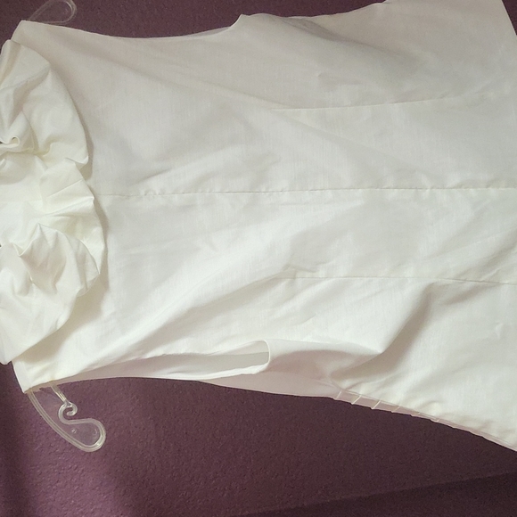 New without tags women Ruffle formal blouse - Picture 4 of 5